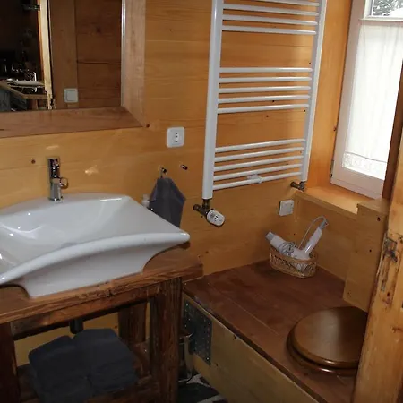 Anno Dazumal, Zu Oma's Zeiten アパート *